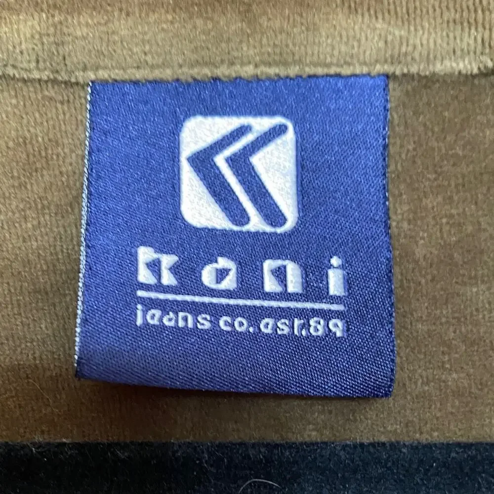 Karl Kani chest 50”